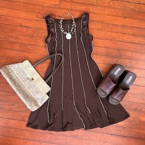 Sandra Darren Brown Sleeveless A-Line Midi Dress with Contrast Piping